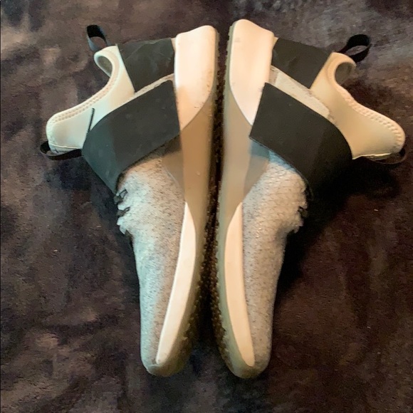 Nike training shoes - Picture 2 of 5